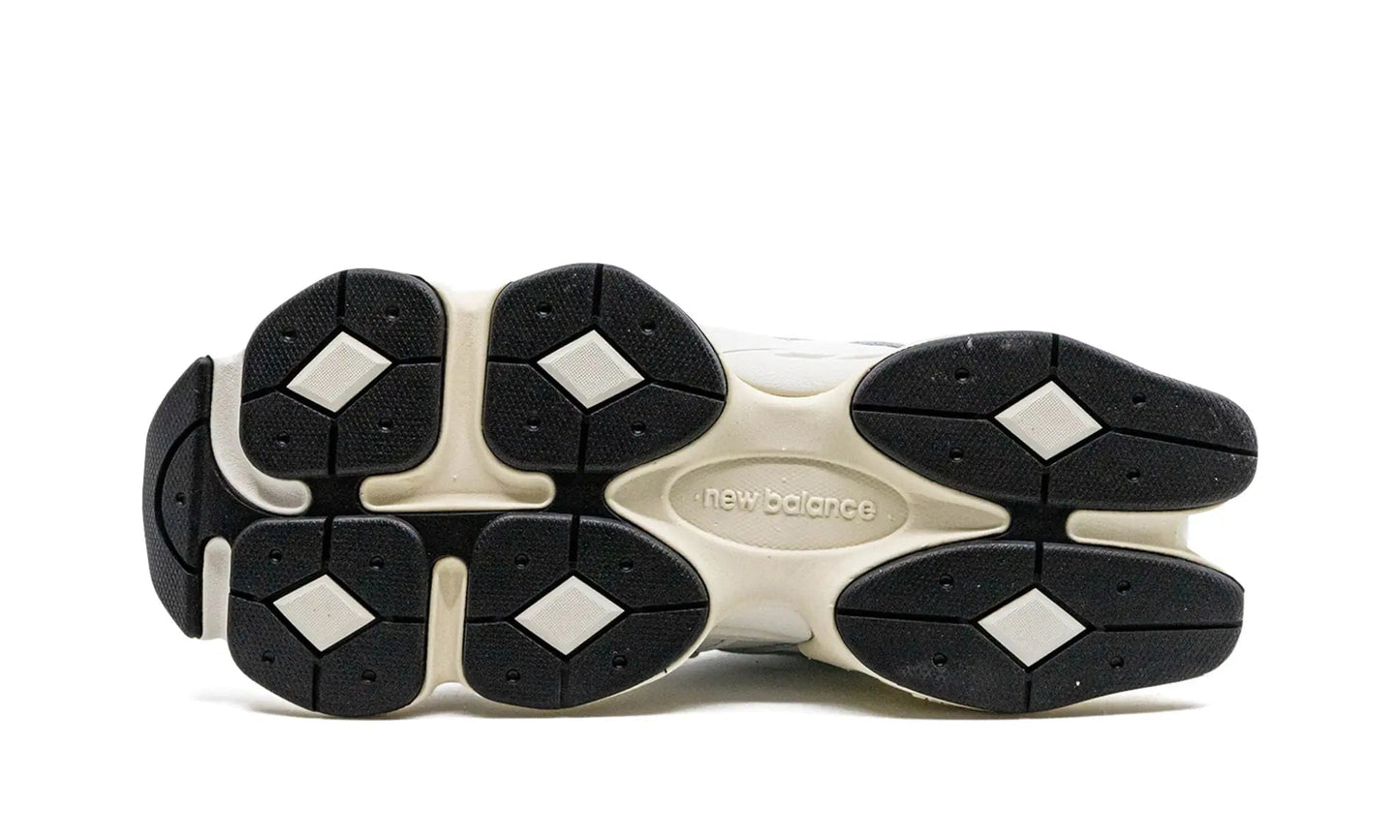 New Balance
9060
"White / Black"