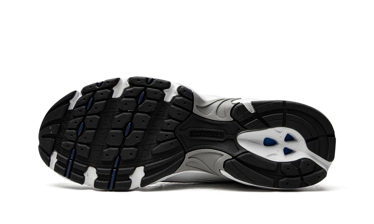 NEW BALANCE 530 "White Silver Navy"