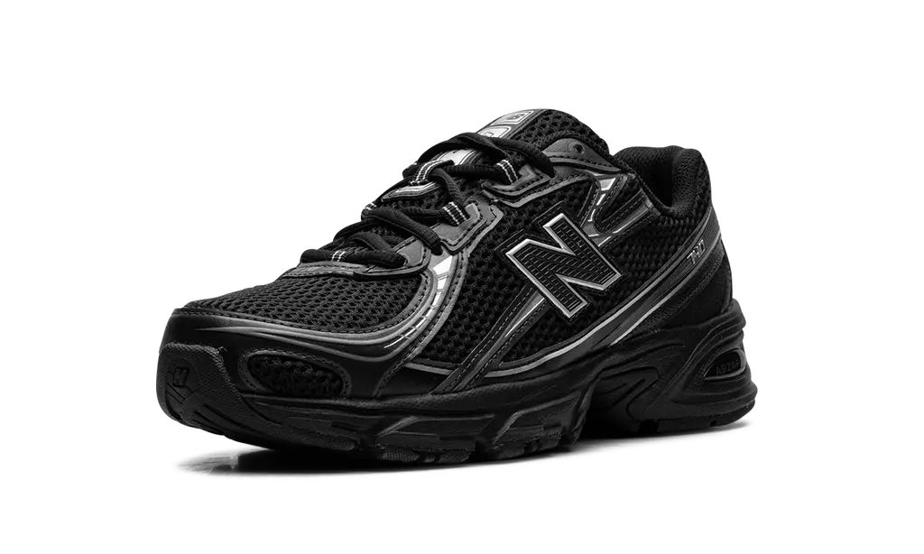 NEW BALANCE
740
"BLACK SILVER"