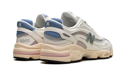 New Balance
1000
"moonrock"