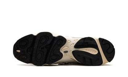 New Balance
1000
"moonrock"