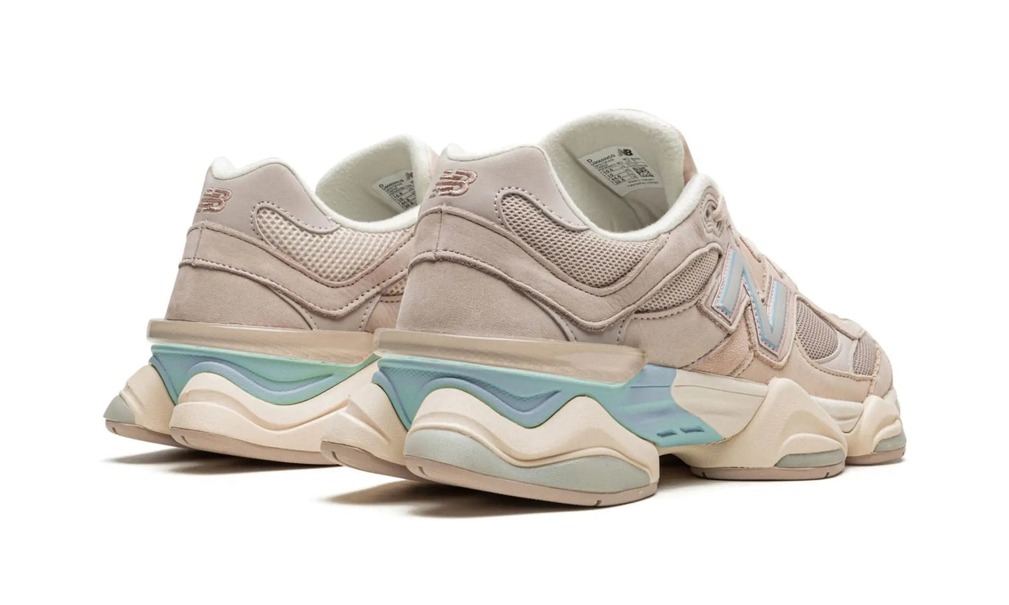 New Balance
9060
"Ivory"