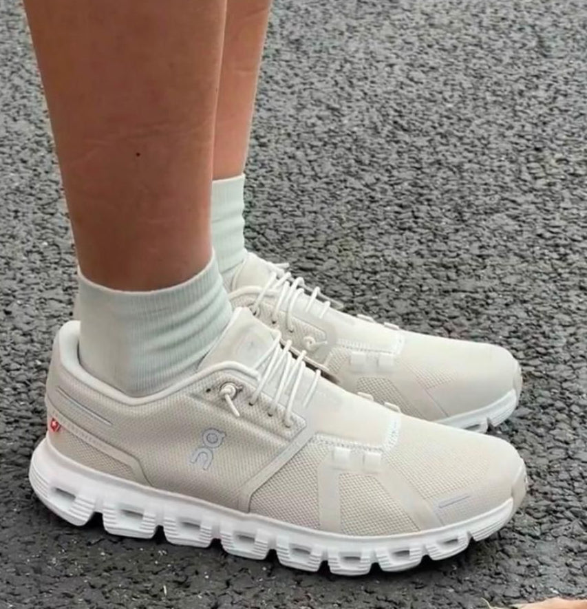 On Running Cloud 6 Pearl White